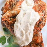 dry rub grilled chicken with white bbq sauce